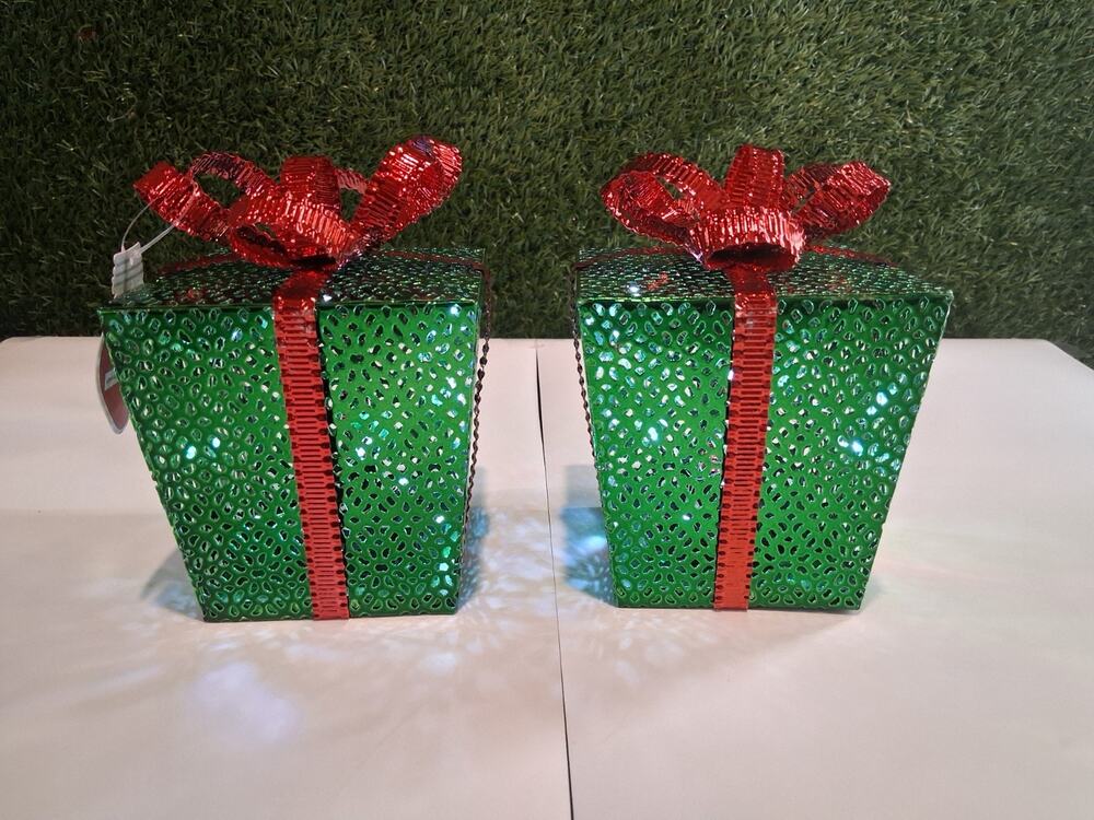 Set of 2 Lighted Metal Christmas Gift Box Decor Green Red Holiday Tabletop